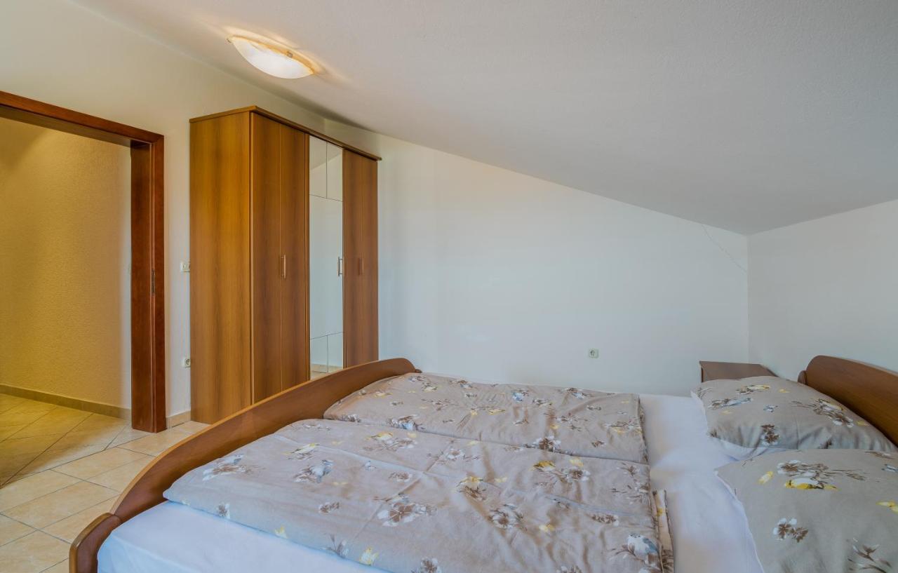 Pansion Dujmovic 1 Apartment Malinska Exterior foto