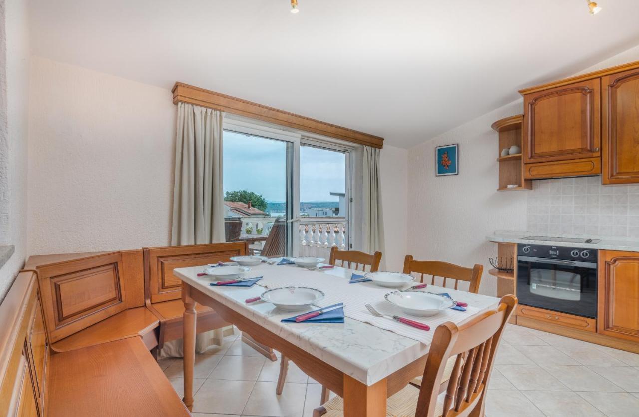 Pansion Dujmovic 1 Apartment Malinska Exterior foto