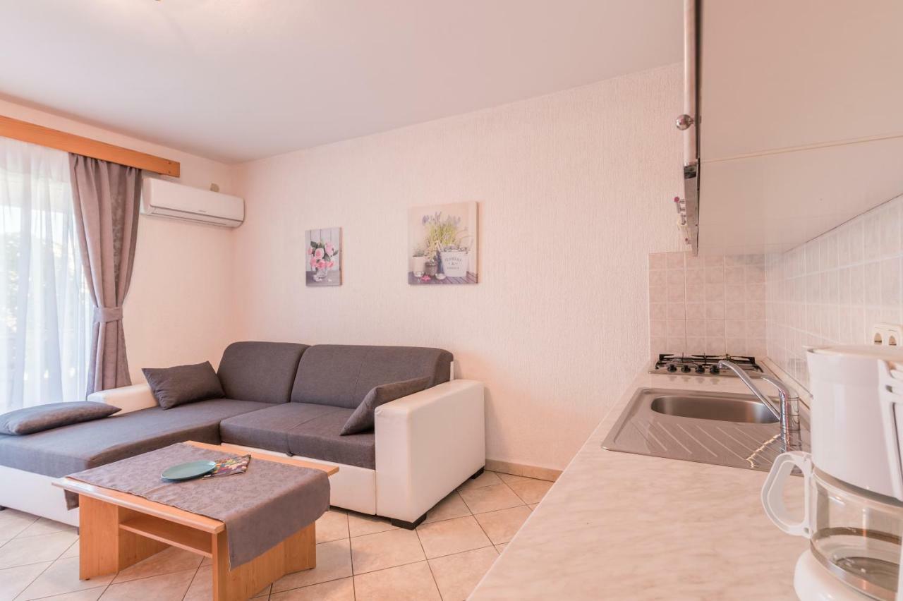 Pansion Dujmovic 1 Apartment Malinska Exterior foto