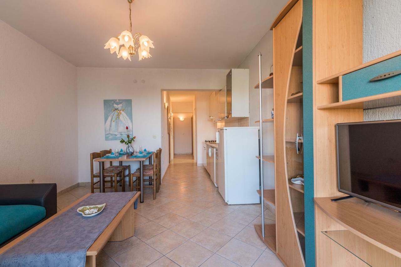 Pansion Dujmovic 1 Apartment Malinska Exterior foto