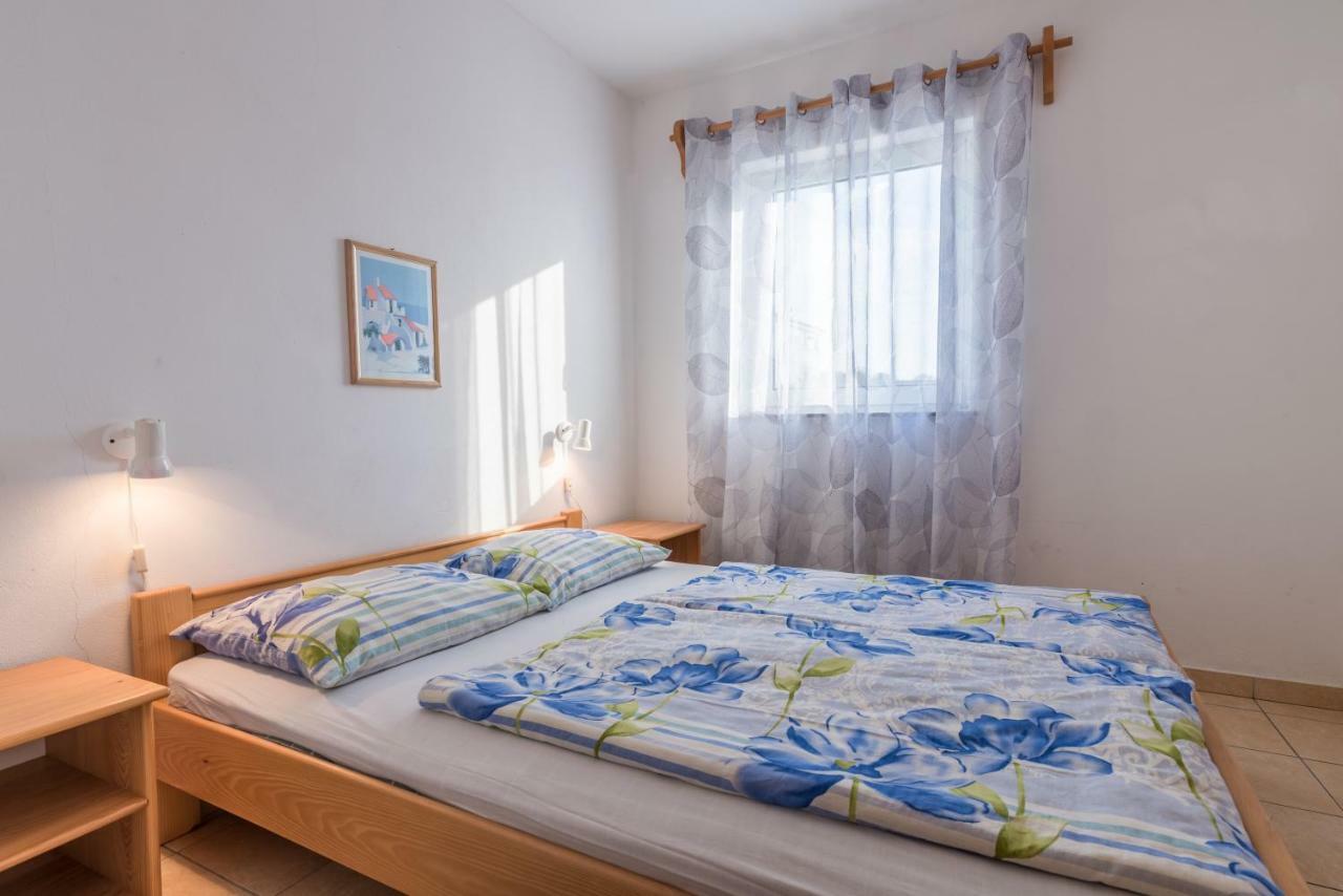Pansion Dujmovic 1 Apartment Malinska Exterior foto