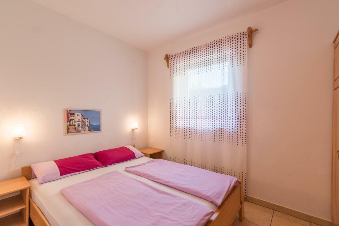 Pansion Dujmovic 1 Apartment Malinska Exterior foto