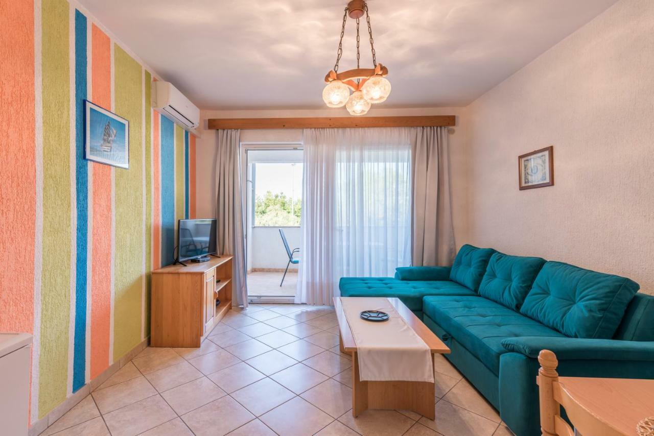 Pansion Dujmovic 1 Apartment Malinska Exterior foto