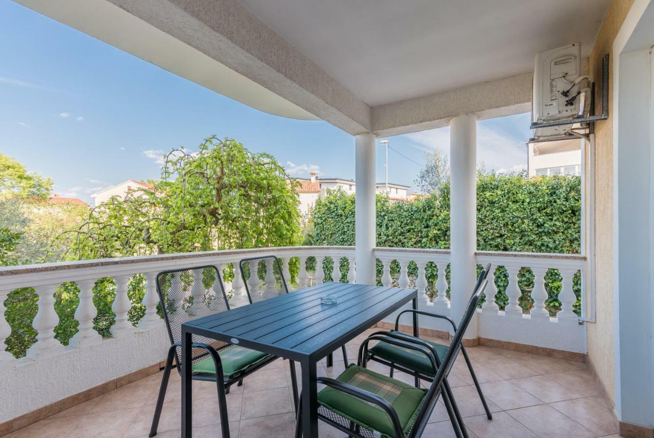Pansion Dujmovic 1 Apartment Malinska Exterior foto
