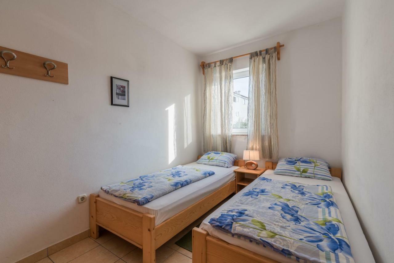 Pansion Dujmovic 1 Apartment Malinska Exterior foto