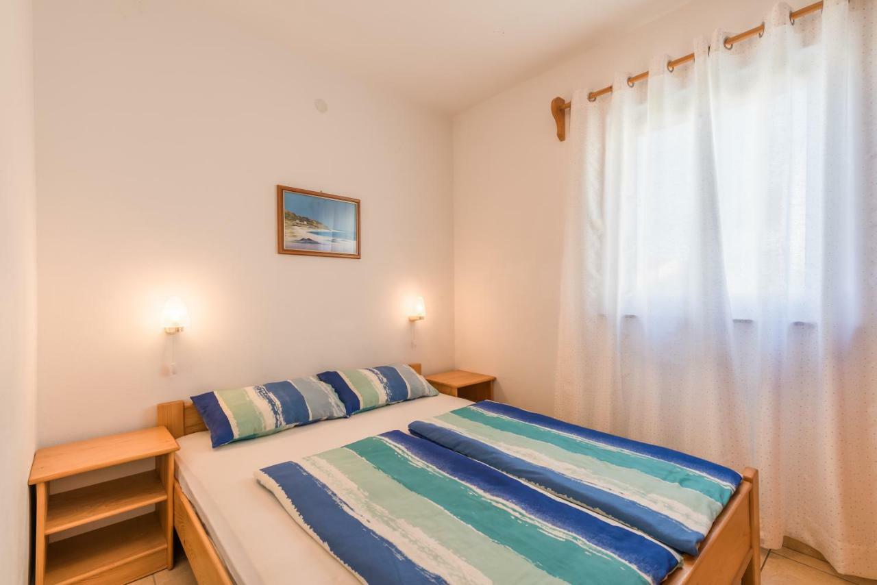 Pansion Dujmovic 1 Apartment Malinska Exterior foto