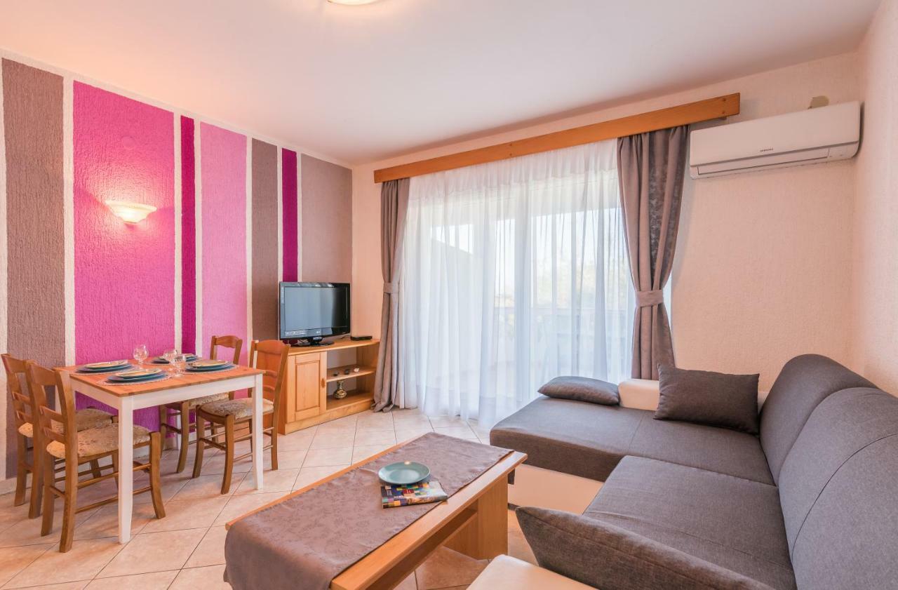 Pansion Dujmovic 1 Apartment Malinska Exterior foto
