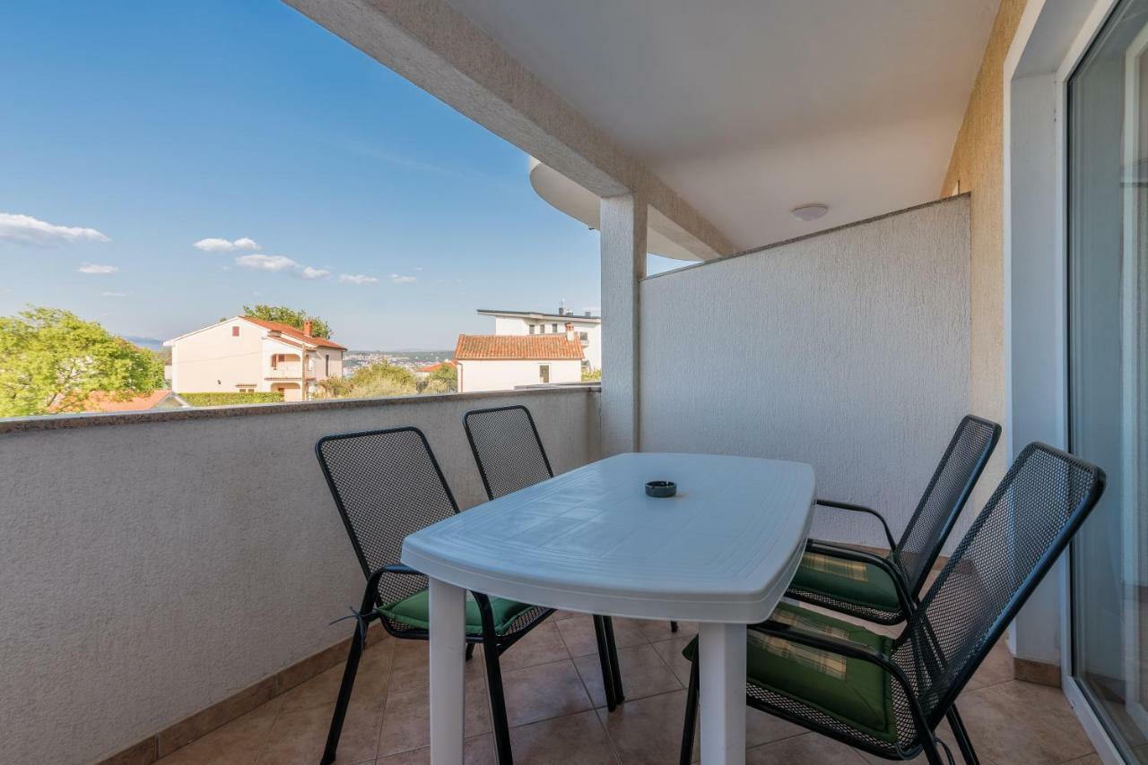 Pansion Dujmovic 1 Apartment Malinska Exterior foto