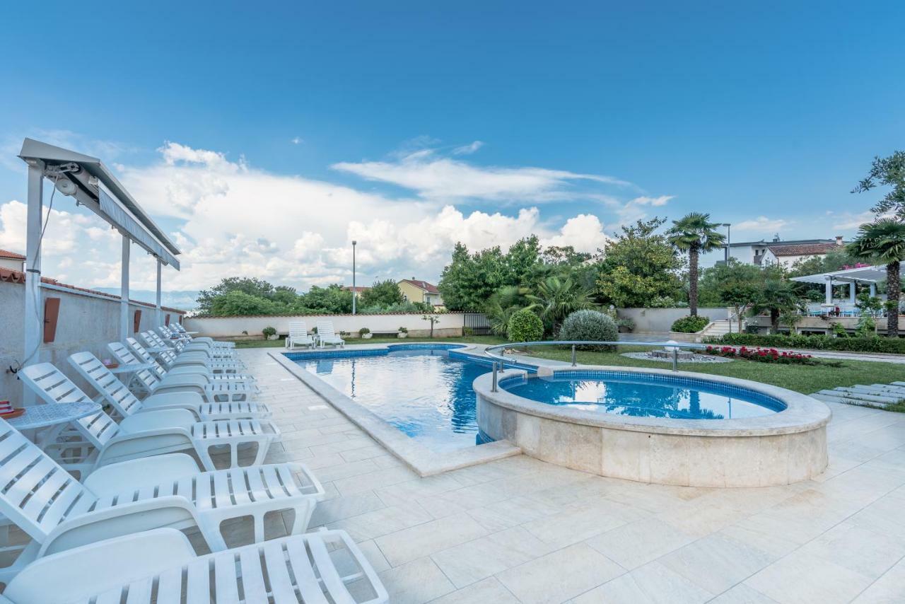 Pansion Dujmovic 1 Apartment Malinska Exterior foto